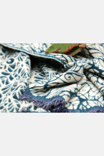 Genesis Blanket Snow Baby Yak