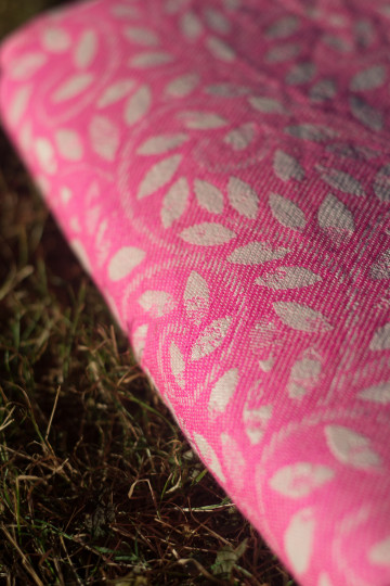 Solnce Eos Lipstick Queen | Luxury Woven Wrap
