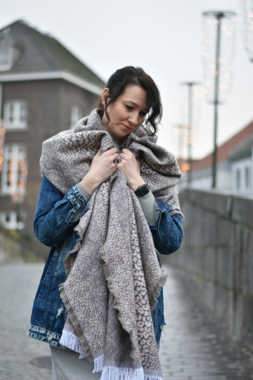 Phases Shawl Catalyst